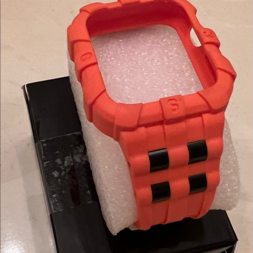 NIB Casual band case compatible w/ 44mm apple watch.
